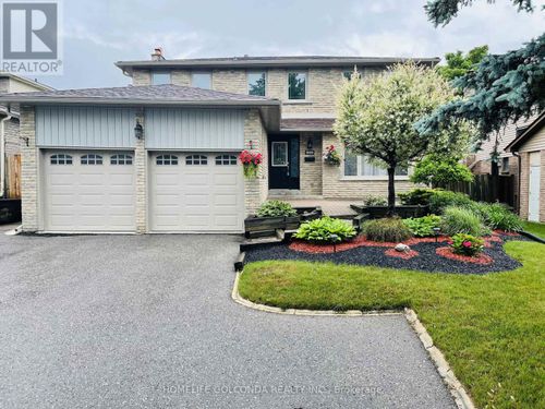 909 Ferndale Cres, Newmarket, ON, L3Y6B6 | Card Image