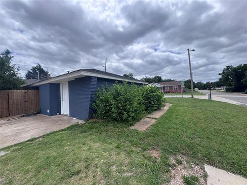 1901 Ne 27th St, Oklahoma City, OK, 73111-3305 | Card Image