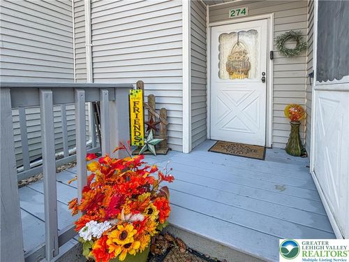 274 Nittany Ct, Mount Pocono, PA, 18344-1181 | Card Image