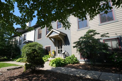 2168 New Town Dr Ne, Grand Rapids, MI, 49525-3912 | Card Image
