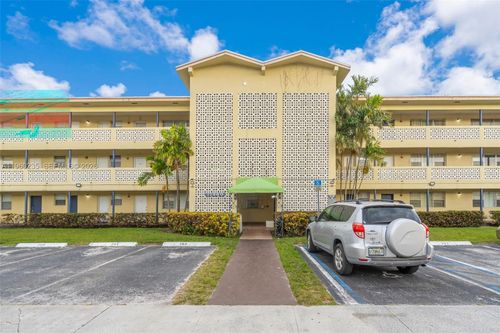 apt-15-11960 Ne 19th Dr, North Miami, FL, 33181-2823 | Card Image