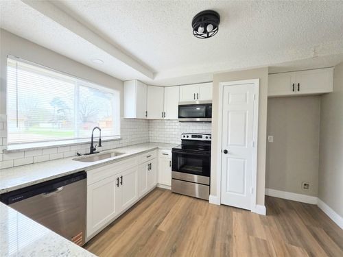 174 Circle Dr, Denison, TX, 75021-7748 | Card Image