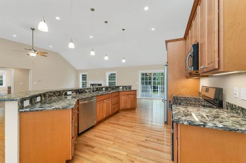 10 Zoe Ln, Newton, NH, 03858-3810 | Card Image