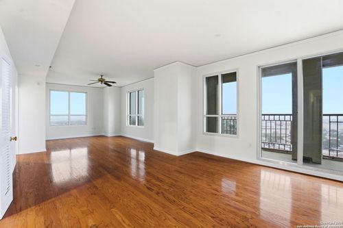 1512-1 Towers Park Ln, San Antonio, TX, 78209-6437 | Card Image
