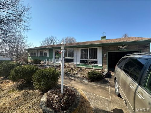 9833 Gloucester Dr, Saint Louis, MO, 63137-3323 | Card Image