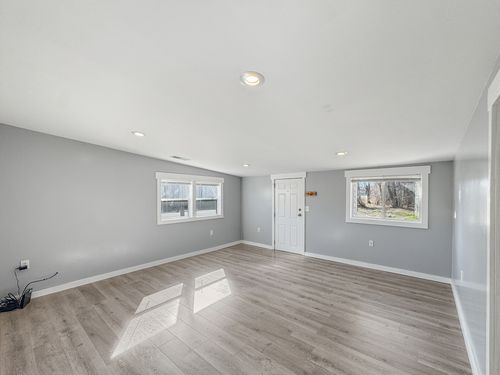 200 E Grove St, Utica, IL, 61373-9321 | Card Image