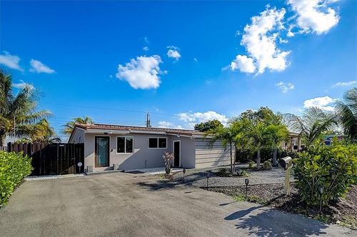 831 Ne 58th St, Oakland Park, FL, 33334-3517 | Card Image