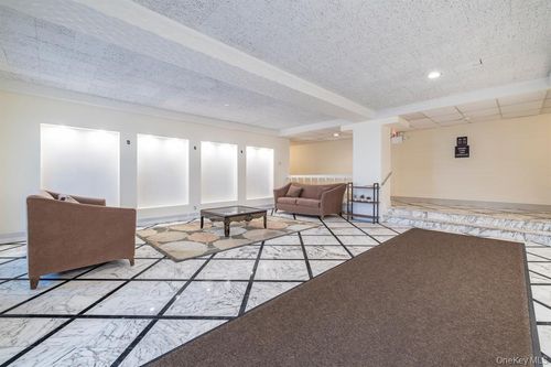 apt-a24-77 S Park Ave, Rockville Centre, NY, 11570-6122 | Card Image