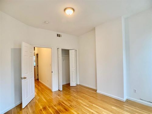 1r-510 Pavonia Ave, Jersey City, NJ, 07306-1358 | Card Image