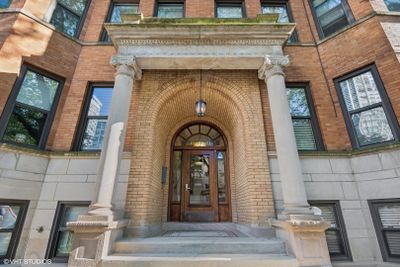 1B - 1025 W Balmoral Avenue, Condo with 2 bedrooms, 2 bathrooms and 1 parking in Chicago IL | Image 2