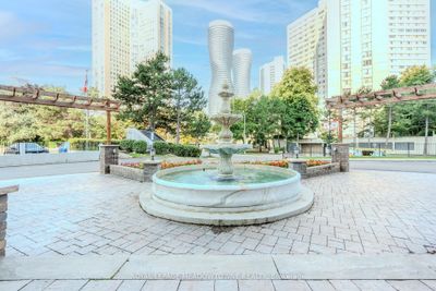 1406 - 3695 Kaneff Cres, Condo with 1 bedrooms, 1 bathrooms and 1 parking in Mississauga ON | Image 1