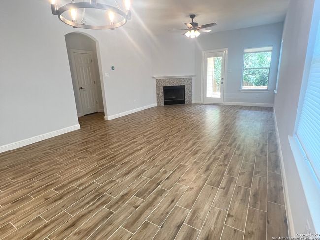 9003 Meridian Oak Ln, House other with 3 bedrooms, 2 bathrooms and null parking in Austin TX | Image 7