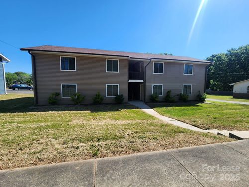 305 E Garden St, Landis, NC, 28088-1451 | Card Image