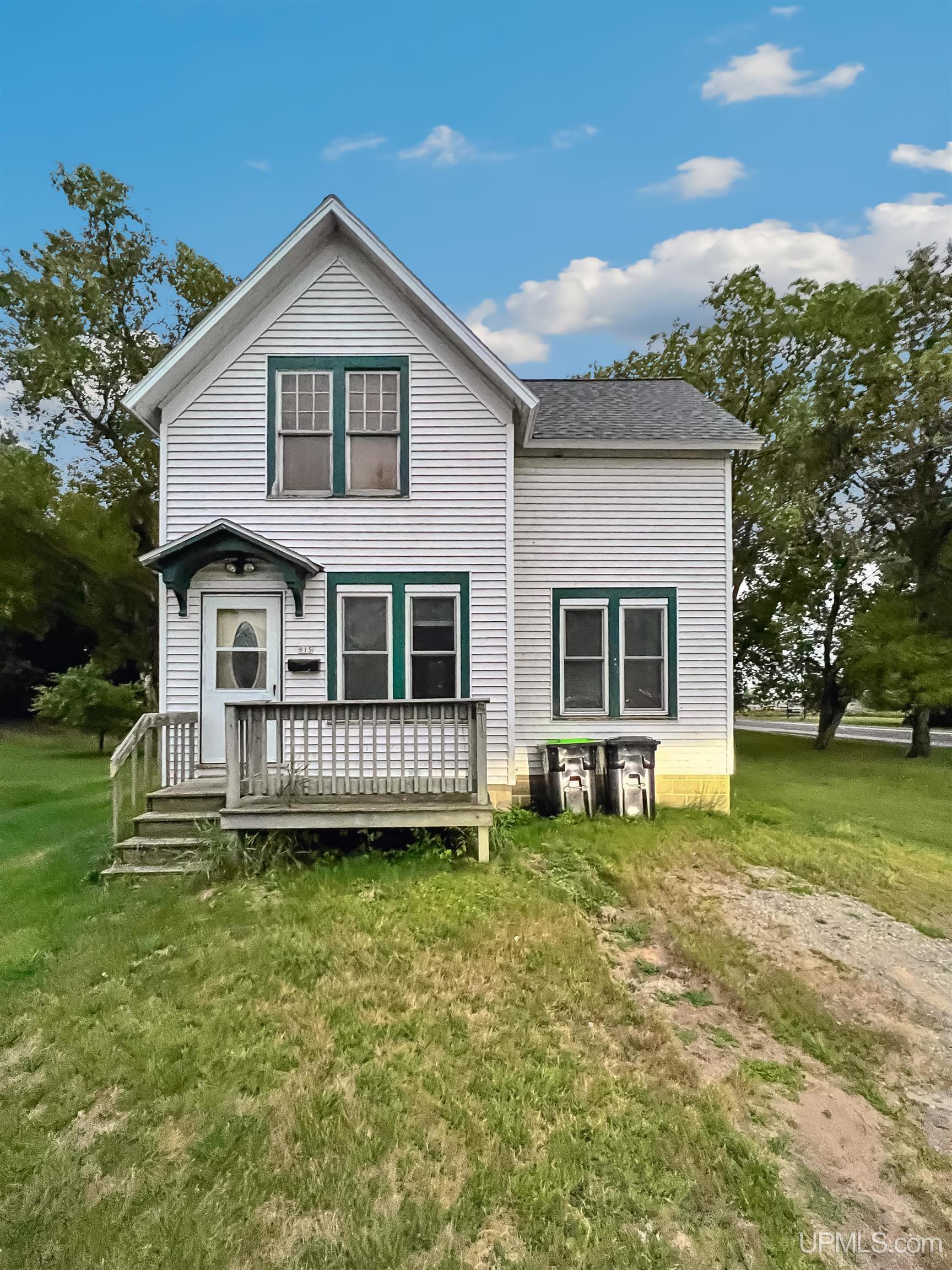 6th Ave, Menominee, MI 49858