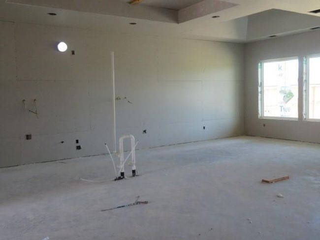 The kitchen and breakfast room. | Image 15