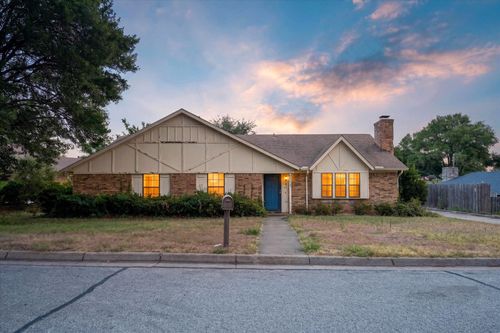 6512 High Country Trl, Arlington, TX, 76016-5520 | Card Image