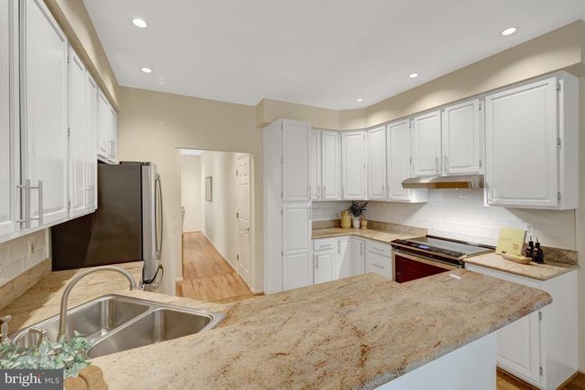 11431 Hollow Timber Way, Townhouse with 3 bedrooms, 4 bathrooms and null parking in Reston VA | Image 13