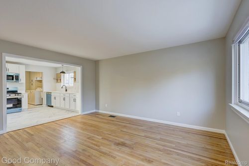 550 Roth Blvd, Clawson, MI, 48017-2414 | Card Image