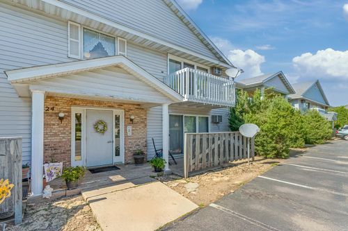 16 W Klubertanz Drive, Sun Prairie, WI, 53590 | Card Image