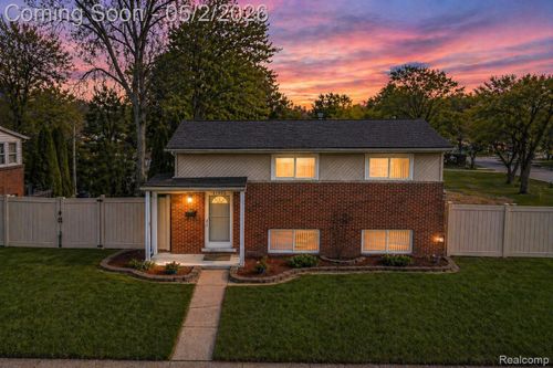 11955 Delvin Dr, Sterling Heights, MI, 48313-1731 | Card Image