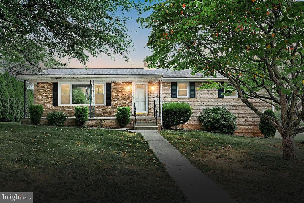 Albright Dr, Hanover, PA 17331