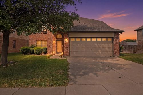 420 Goldstone Ln, Fort Worth, TX, 76131-3970 | Card Image