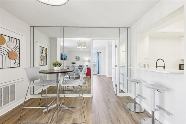 APT-405 - 2161 Peachtree Rd Ne, Condo with 2 bedrooms, 2 bathrooms and 1 parking in Atlanta GA | Image 10