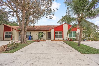 202 Palmetto Court, Home with 2 bedrooms, 1 bathrooms and null parking in Jupiter FL | Image 3