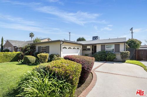 16620 Hamlin St, Lake Balboa, CA, 91406-5615 | Card Image