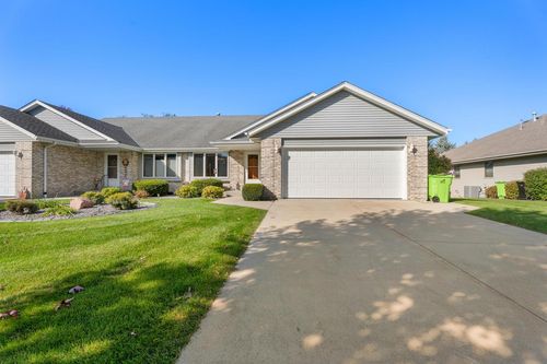 951 Spruce Street, Hartford, WI, 53027 | Card Image