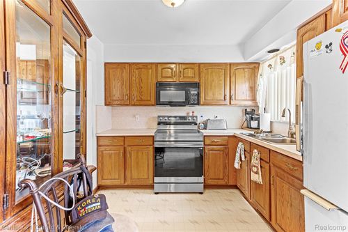 880 Virginia St, Plymouth, MI, 48170-1956 | Card Image