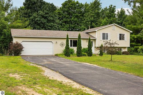 2785 E Sugar Maple Dr, Cedar, MI, 49621-9443 | Card Image