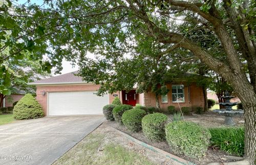 2064 Fairway Dr, Dyersburg, TN, 38024-8872 | Card Image