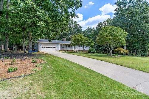 1140 Knollwood Dr, Claremont, NC, 28610-8217 | Card Image