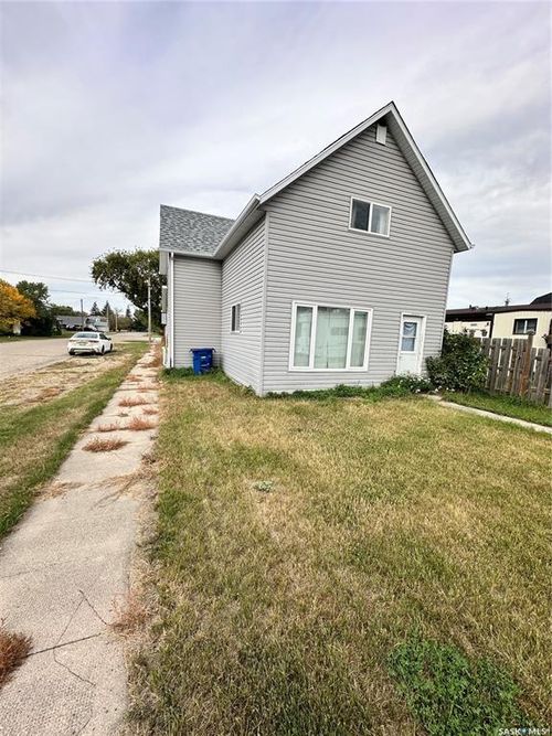 200 Bruce St, Gainsborough, SK, S0C2H0 | Card Image