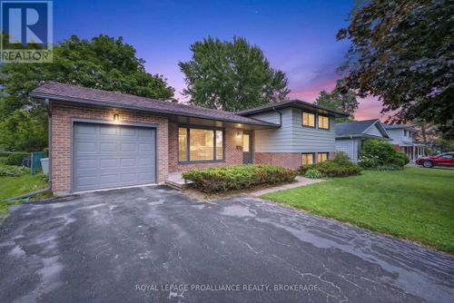 682 Carnaby St, Kingston, ON, K7M5M7 | Card Image
