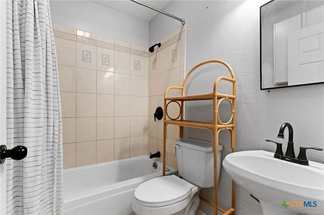 Guest Bathroom | Image 19