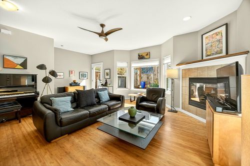 58 Mountain Ave, Ashland, OR, 97520-2014 | Card Image