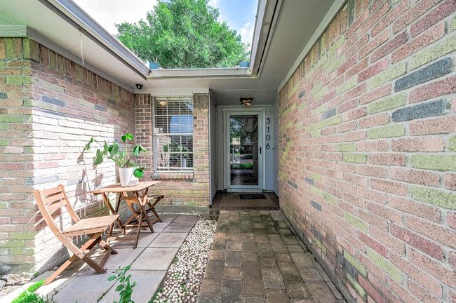 3106 Pilgrims Point Ln, House other with 3 bedrooms, 2 bathrooms and 2 parking in Pearland TX | Image 5