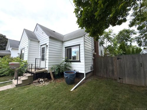 2014 Deindorfer St, Saginaw, MI, 48602-5019 | Card Image