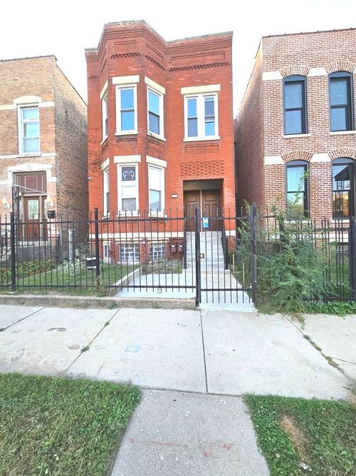 apt-2-3732 S Calumet Ave, CHICAGO, IL, 60653-1180 | Card Image