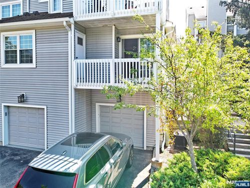 9 Hedgerow Dr, Englewood, NJ, 07631-5037 | Card Image