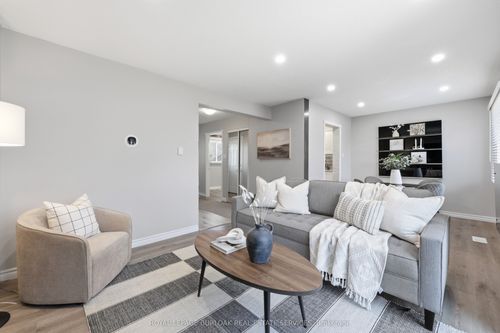 154-11 Queenslea Dr, Hamilton, ON, L8W1T7 | Card Image