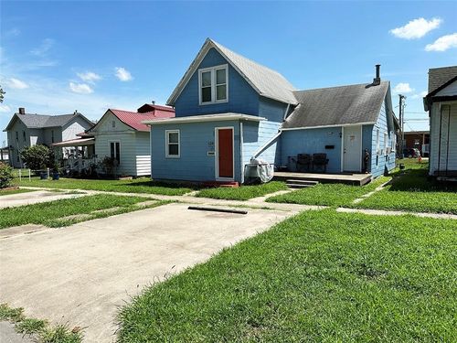 124 W 3rd Ave, Garnett, KS, 66032-1302 | Card Image