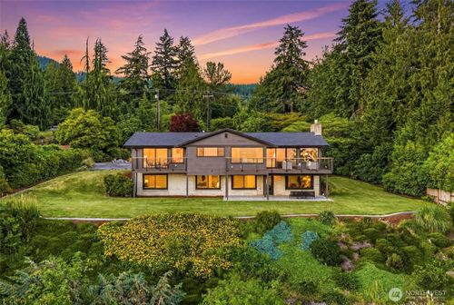 12303 206th Pl Se, Issaquah, WA, 98027-5427 | Card Image