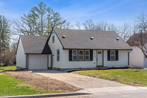 320 Grove St N, Mora, MN, 55051-1032 | Card Image