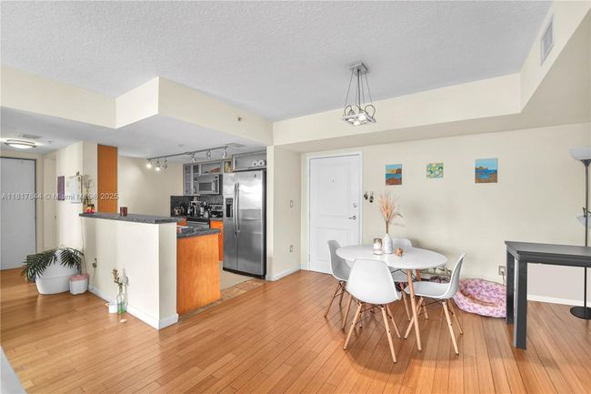 APT-304 - 1555 N Treasure Dr, Condo with 2 bedrooms, 2 bathrooms and null parking in North Bay Village FL | Image 6