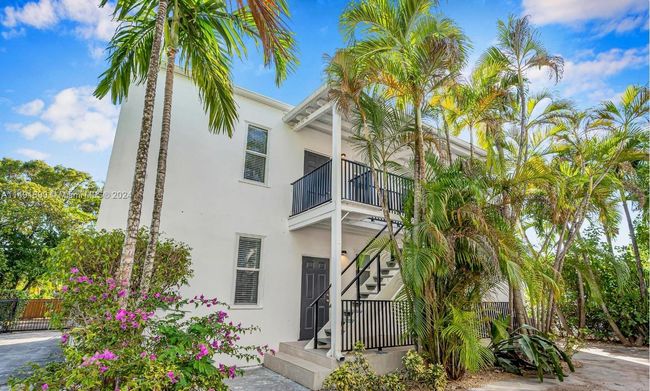 3 - 893 Ne 81st St, Condo with 2 bedrooms, 1 bathrooms and null parking in Miami FL | Image 4
