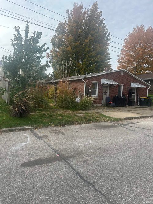 203 W Wayne Street, Lagrange, IN, 46761 | Card Image