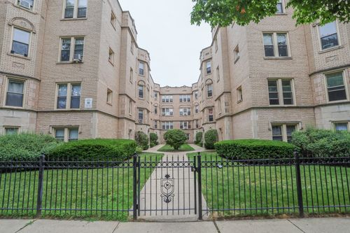 2b-7443 N Claremont Ave, Chicago, IL, 60645-1717 | Card Image